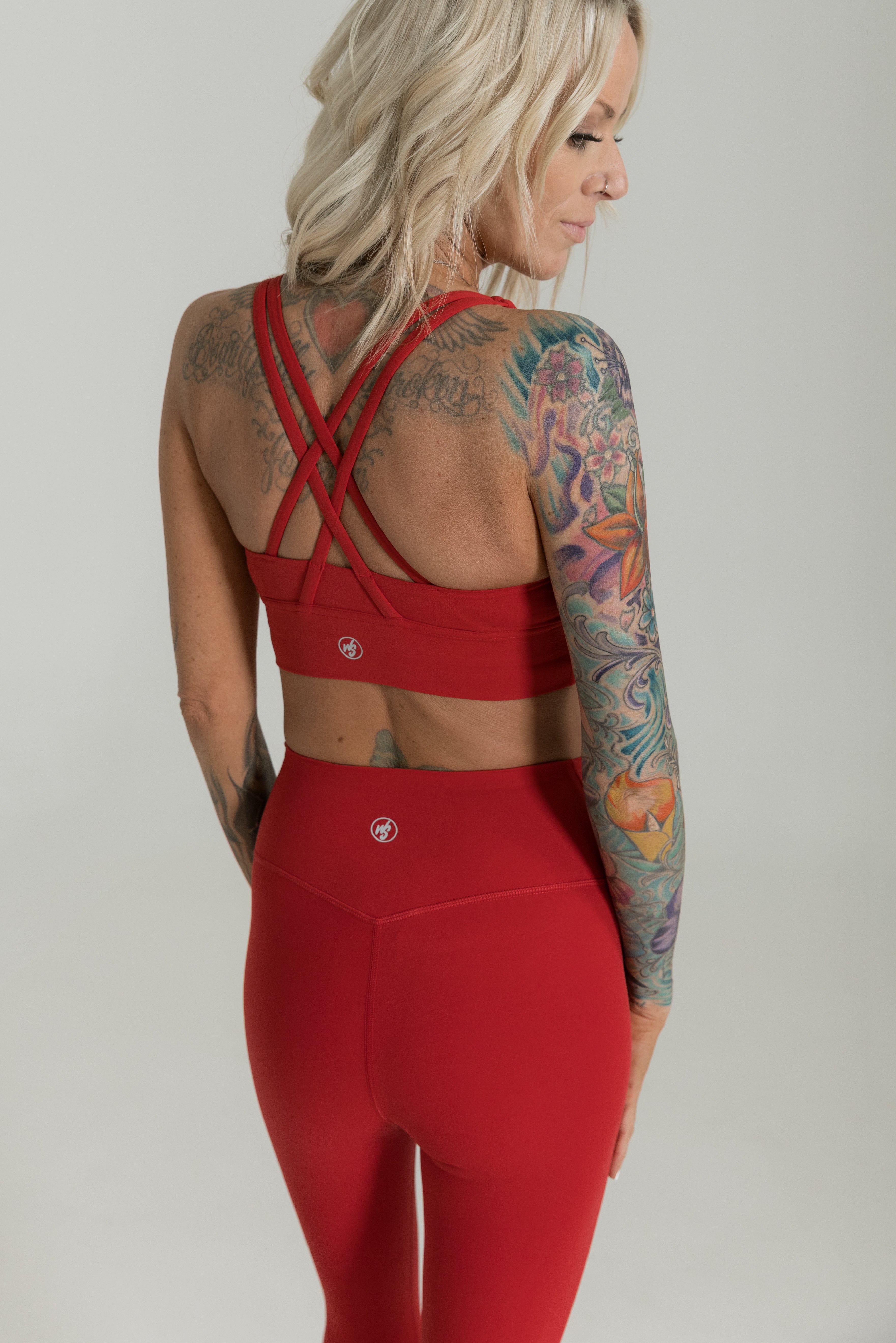 Red seamless sports bra women moisture wicking activewear set
