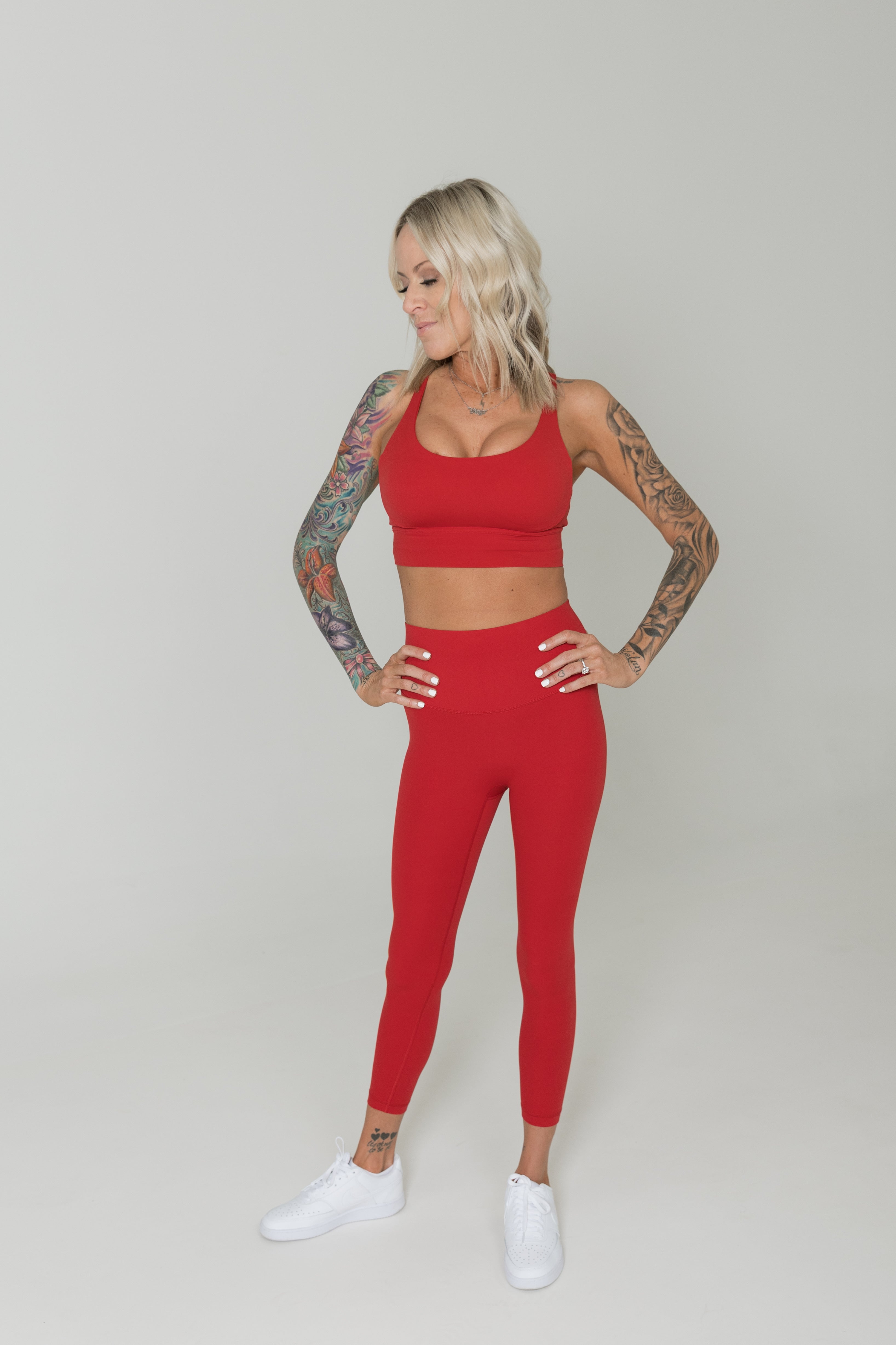 Red seamless sports bra women moisture wicking activewear set
