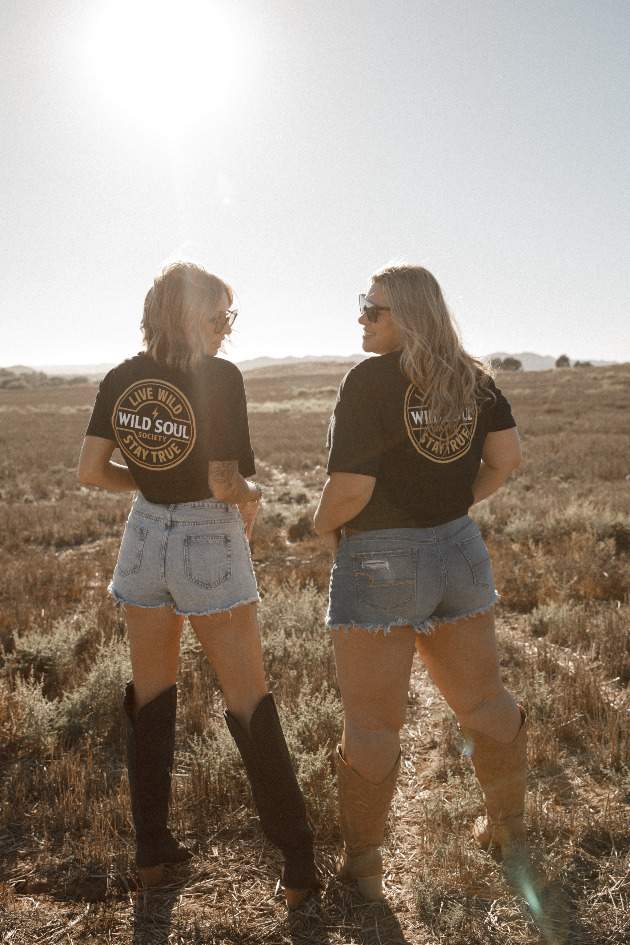 ⚡ Stay True — Cropped Tee