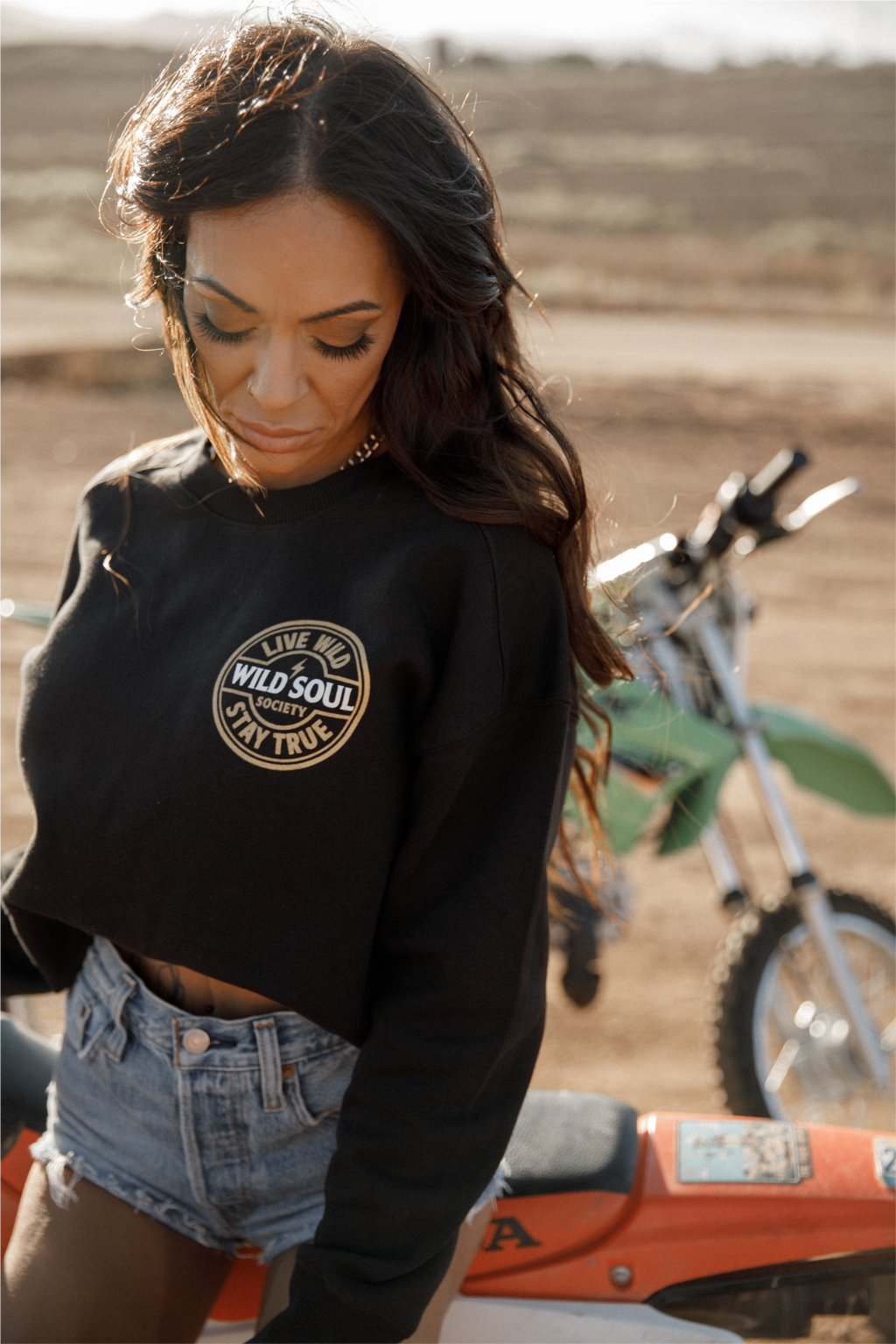 ⚡ Stay True — Cropped Crewneck