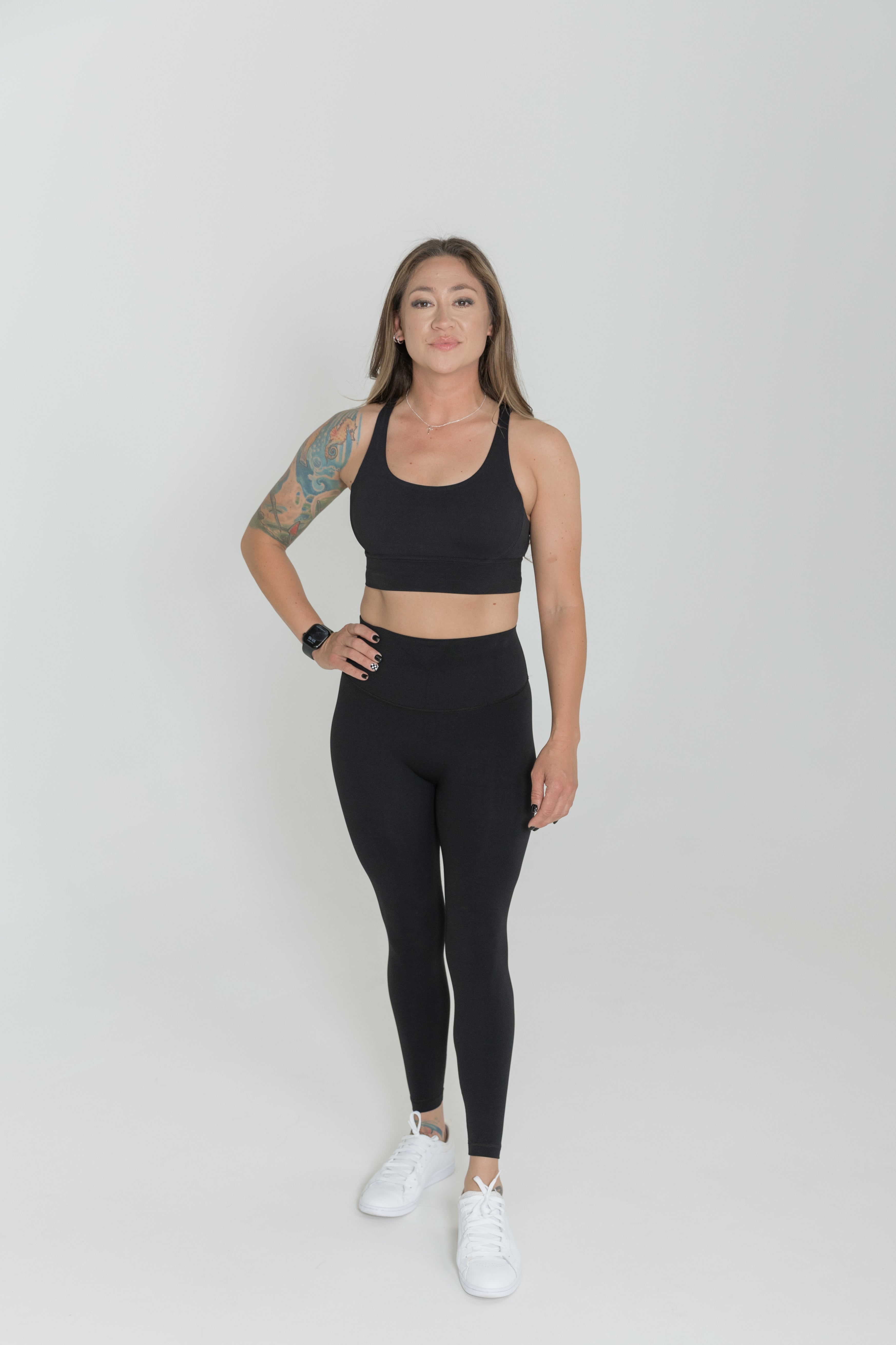 Black strappy back seamless sports bra women moisture wicking activewear