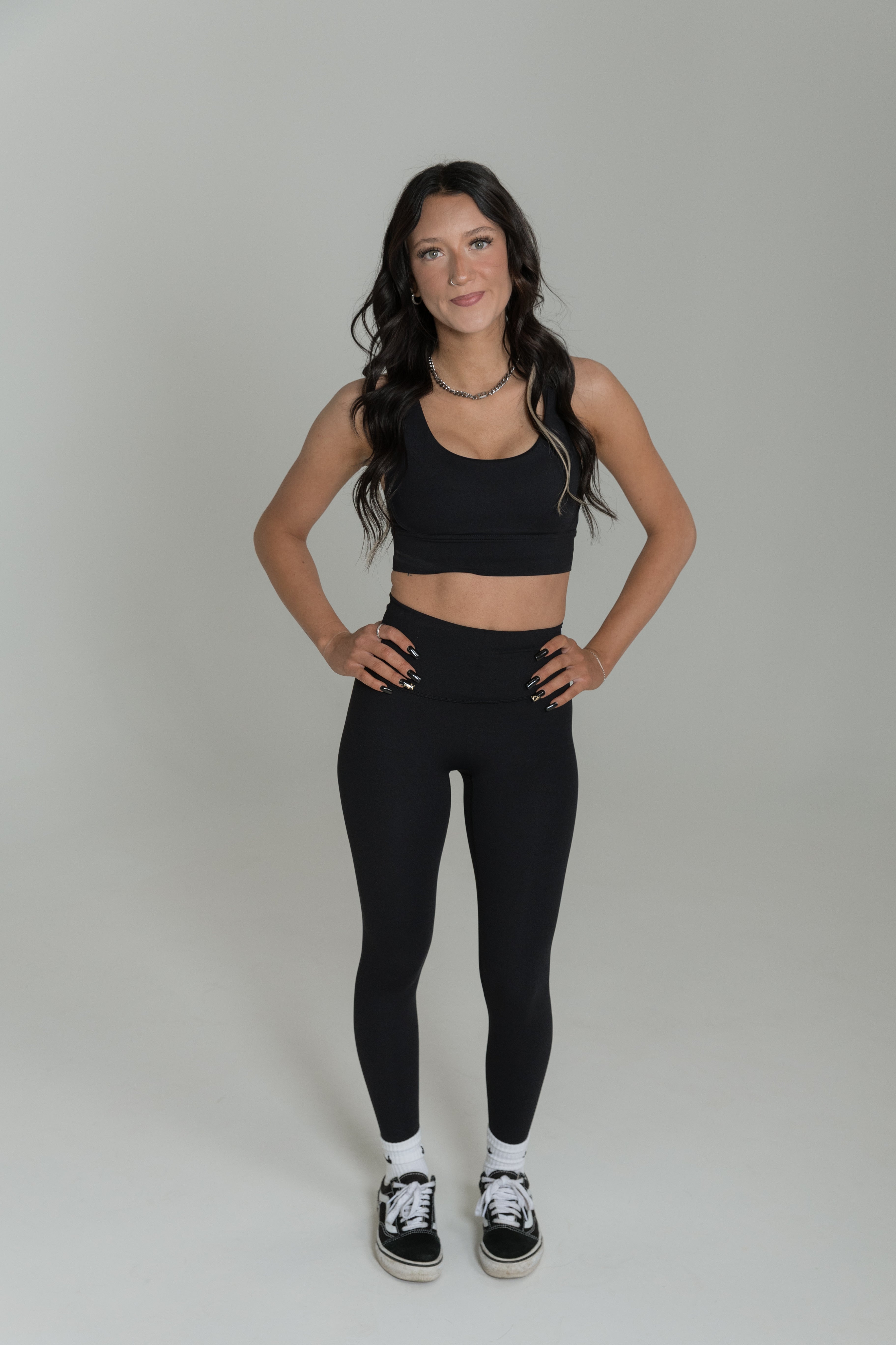 Black strappy back seamless sports bra women moisture wicking activewear