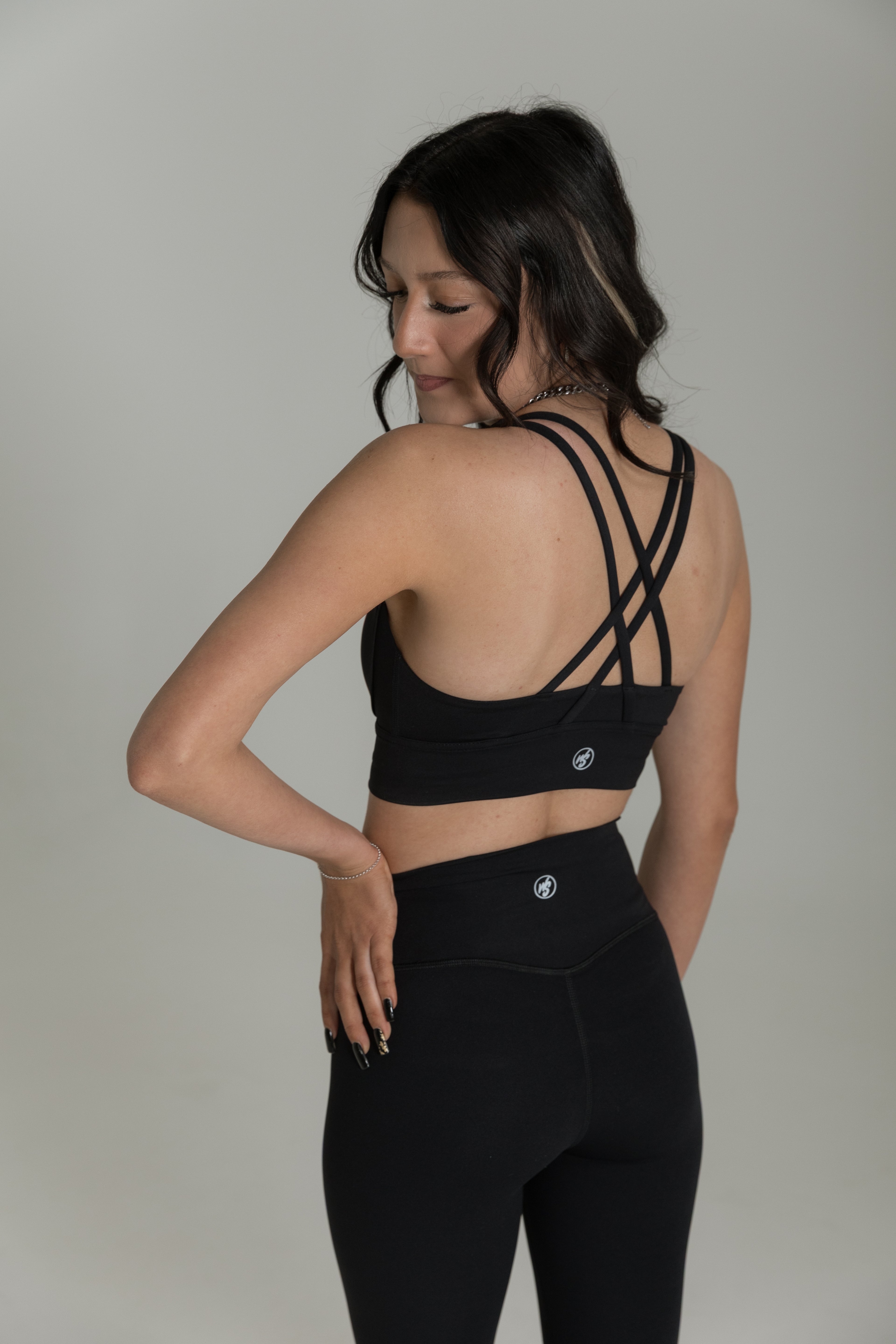 Black strappy back seamless sports bra women moisture wicking activewear