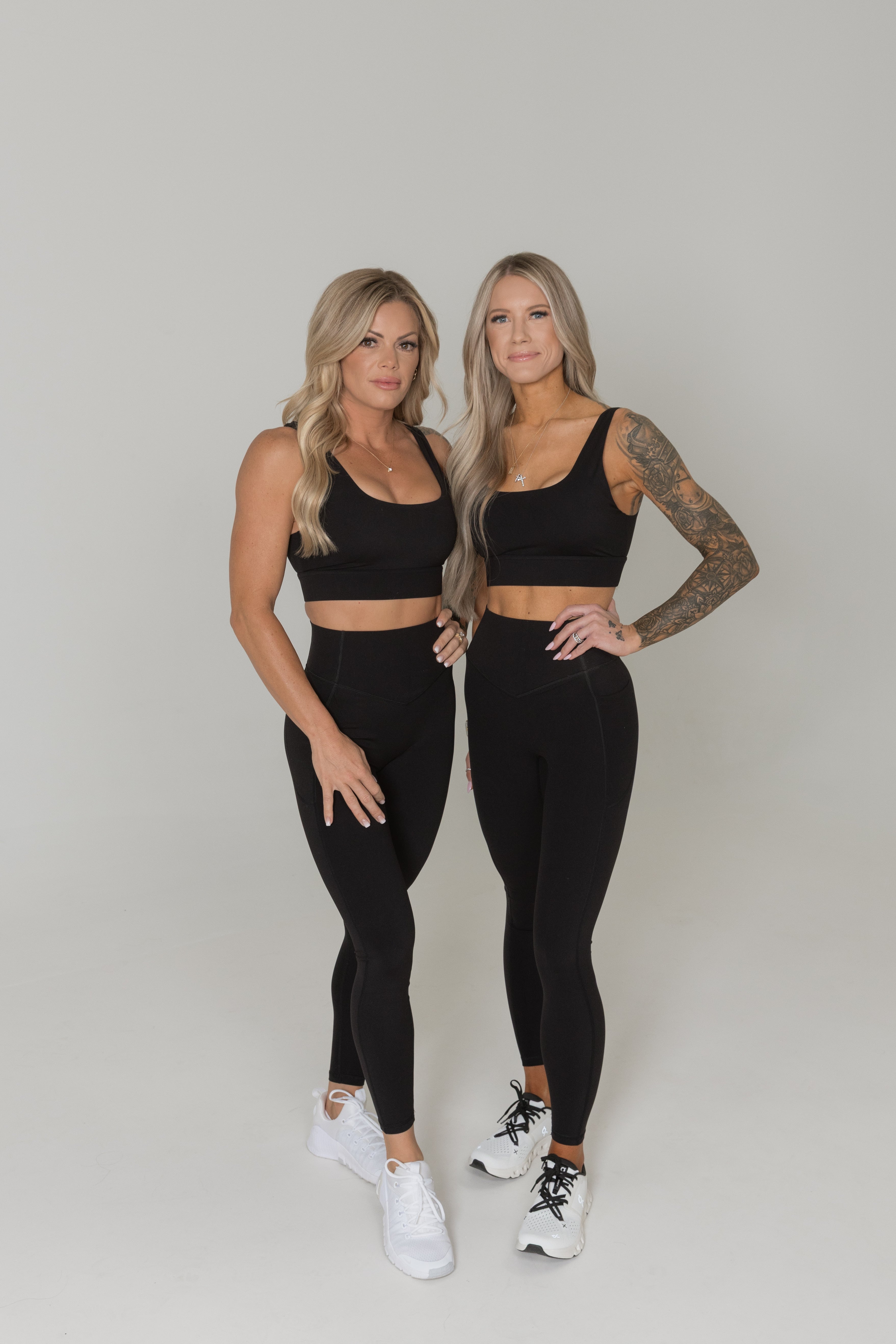 Black medium support sports bra women moisture wicking activewear