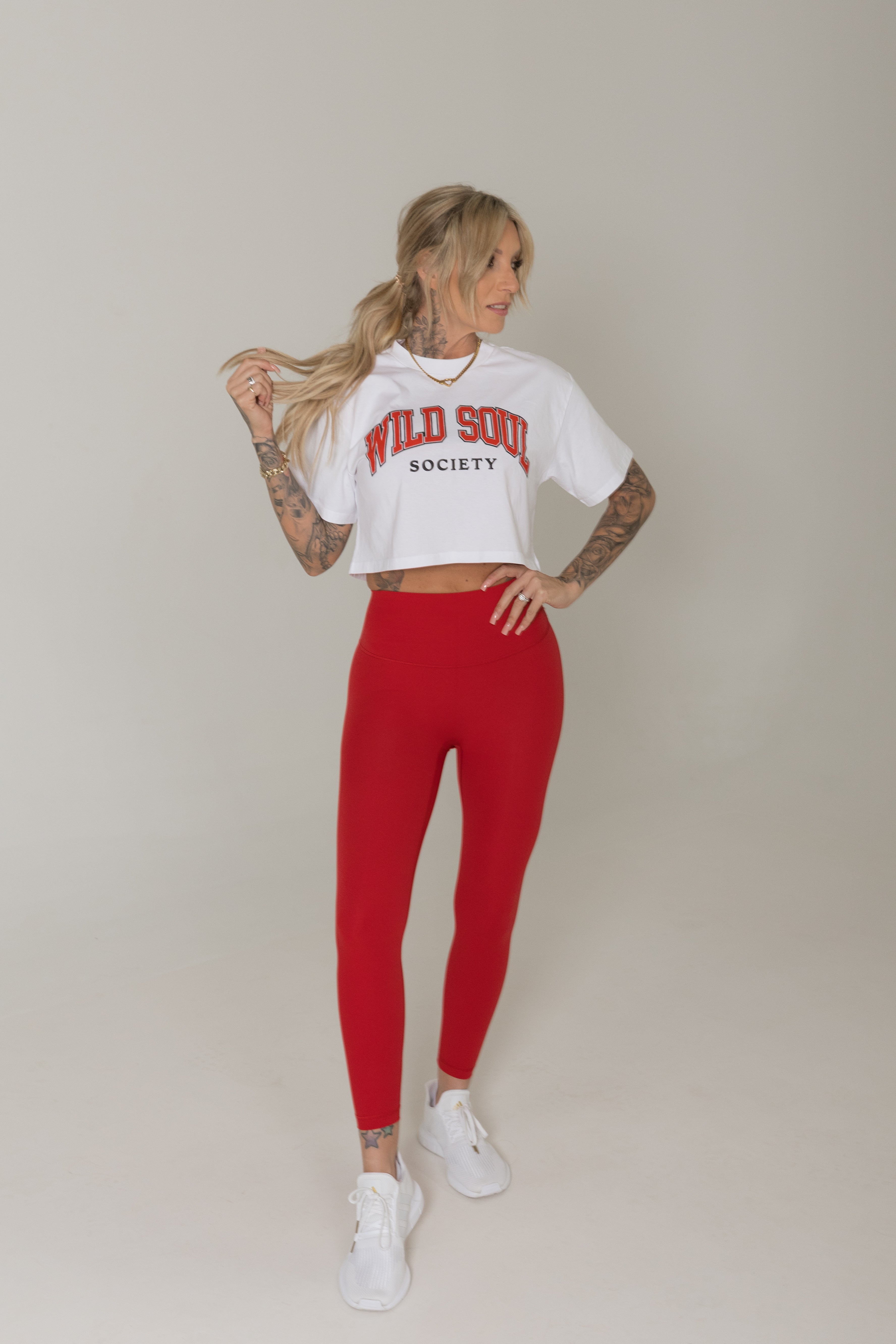 White oversized cropped t shirt women athleisure activewear outfit